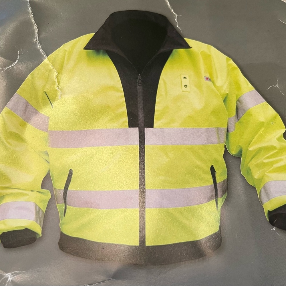 Men's Luminator® Series HI Visibility
Reversible Bomber Jacket
Lime/Black LARGE